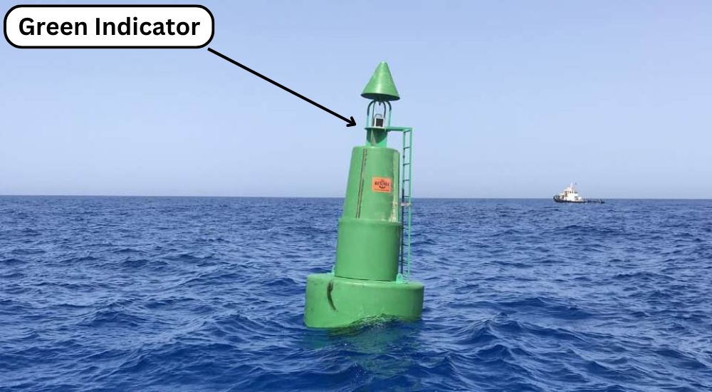 Green indicator in the ocean 