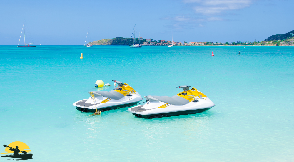 Jet skis are on the sea 