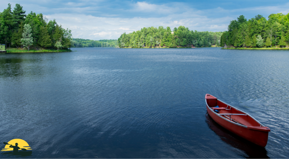 A canoe on the lake 